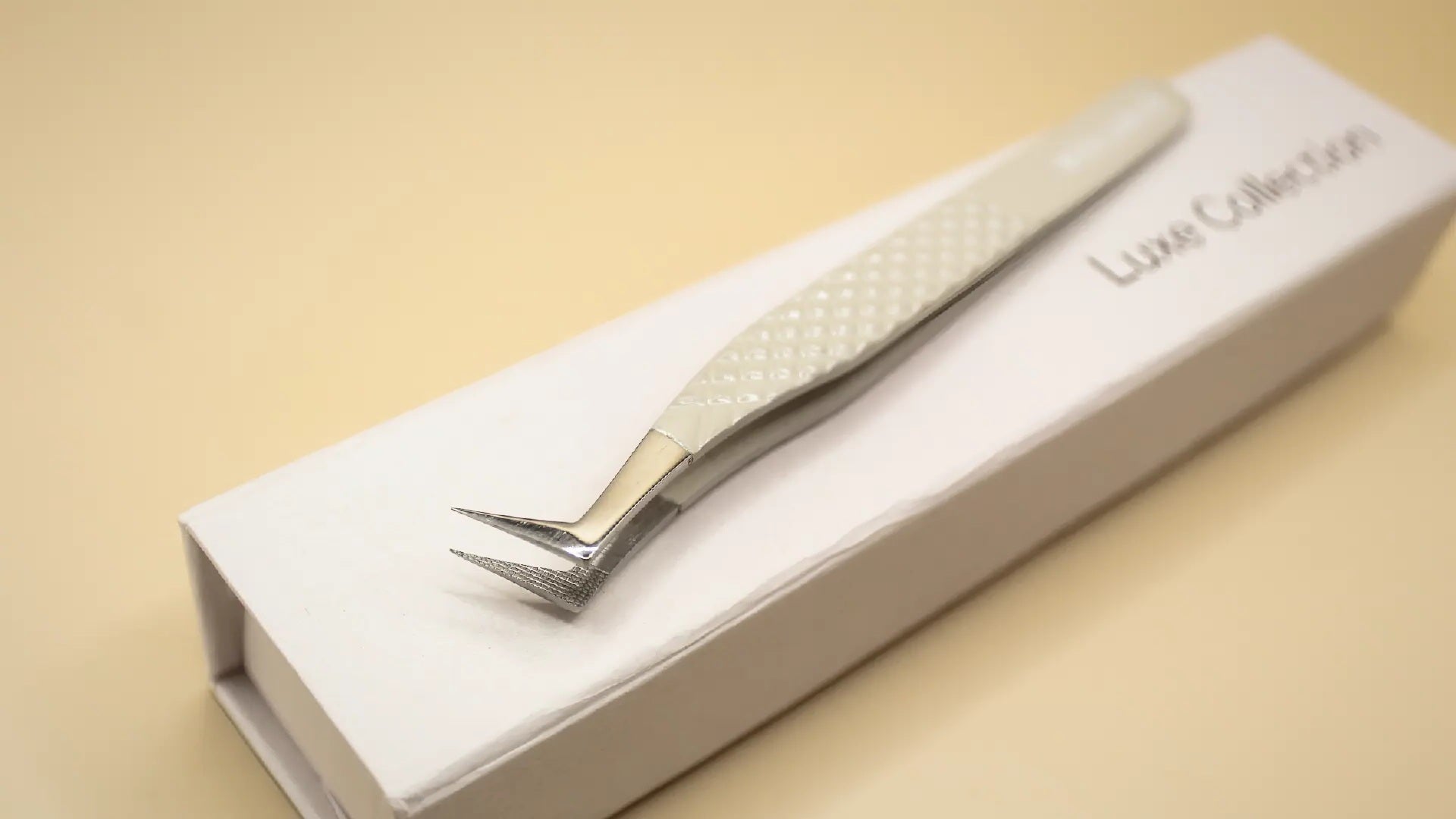 Alona Pick Me "Microfiber" Tweezer - Grande "Boot" - Moua Lash Co